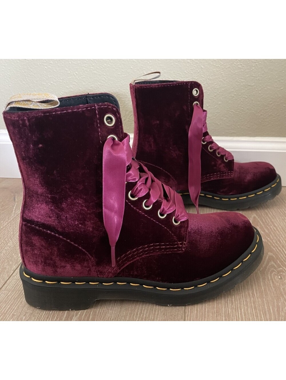 Dr. Martens Women’s Vegan 1460 Pascal Velvet Combat Boots Size 5